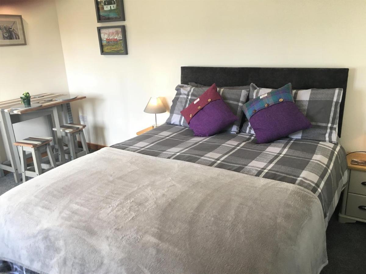 Skye Getaways Self Catering Accommodation Данвеган Экстерьер фото